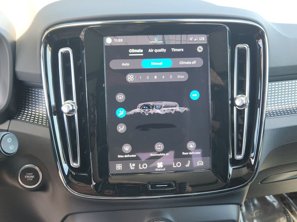 Used 2025 Volvo XC40 B5 Plus AWD/4WD image 10