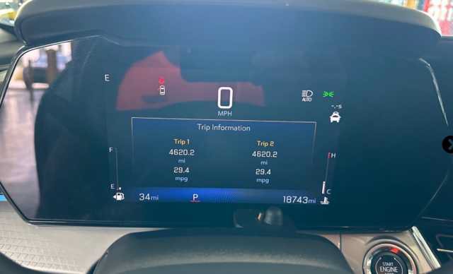 Used 2025 Chevrolet Trax LT FWD image 9