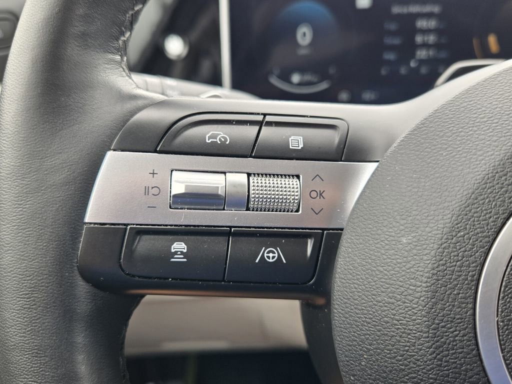 Certified 2025 Hyundai Tucson Limited FWD image 24