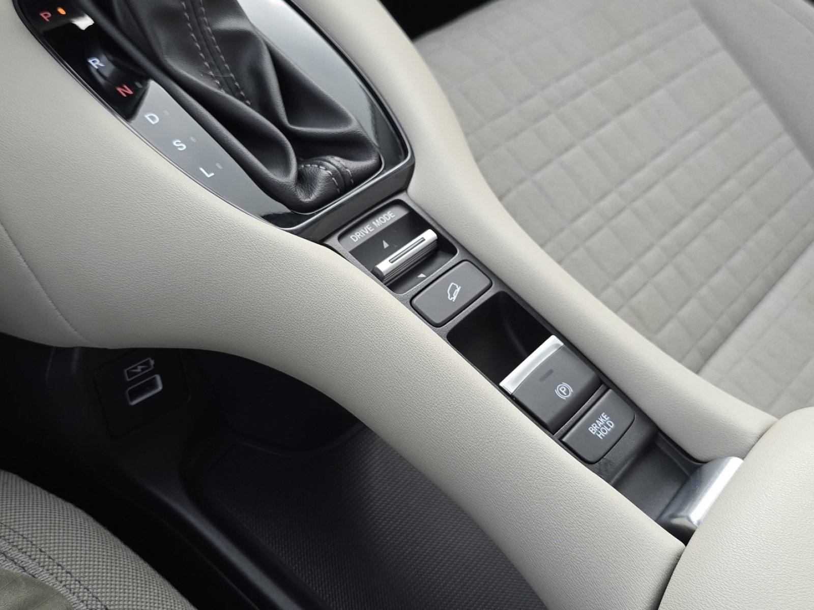 Used 2023 Honda HR-V LX image 30