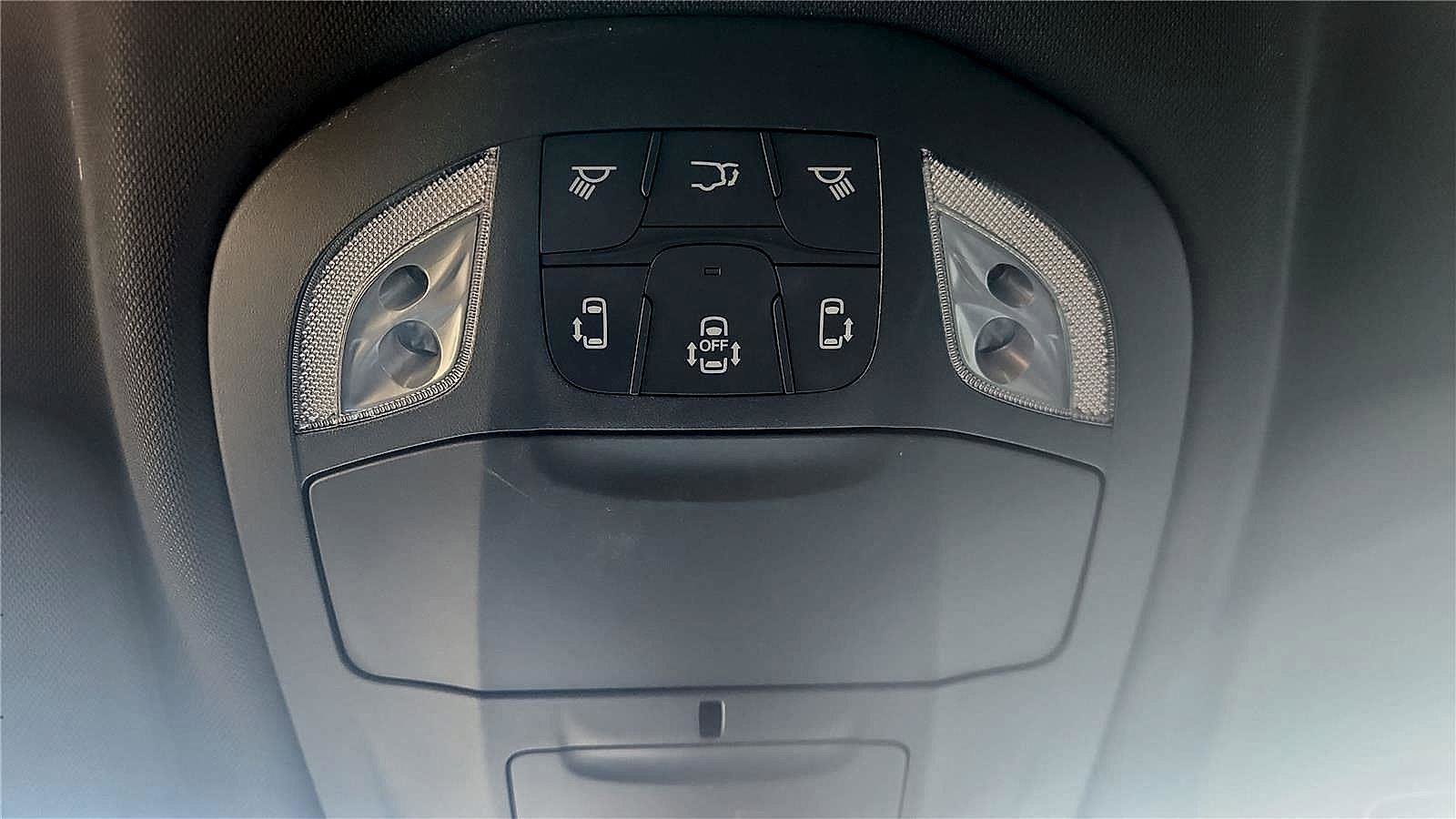 Used 2025 Chrysler Pacifica Select image 10