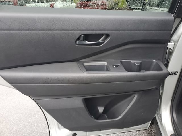 Used 2025 Nissan Pathfinder SV w/ SV Premium Package FWD image 12
