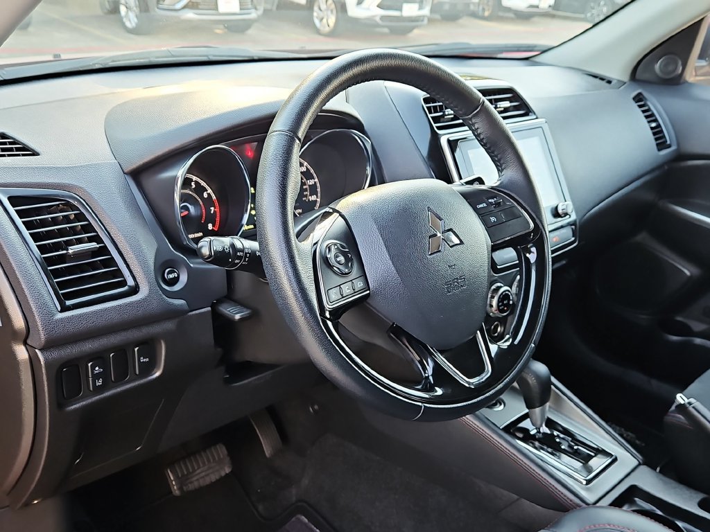Used 2025 Mitsubishi Outlander Sport AWD image 15