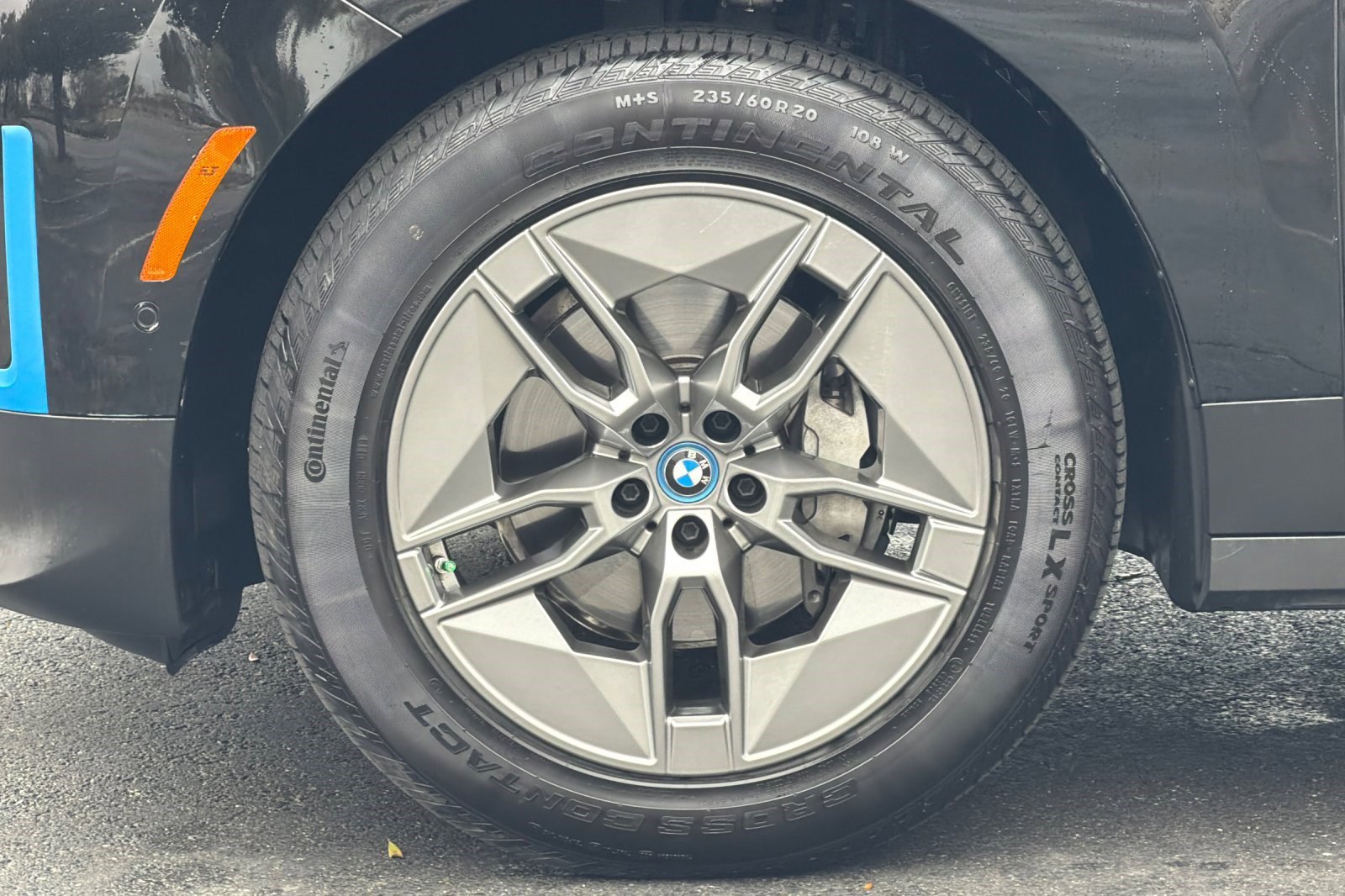 Certified 2023 BMW iX xDrive50 w/ BMW I Signature Blue Package image 38