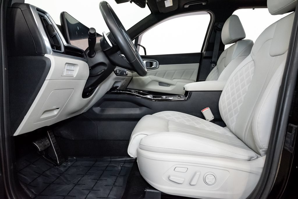 Certified 2025 Kia Sorento SX Prestige AWD/4WD image 14