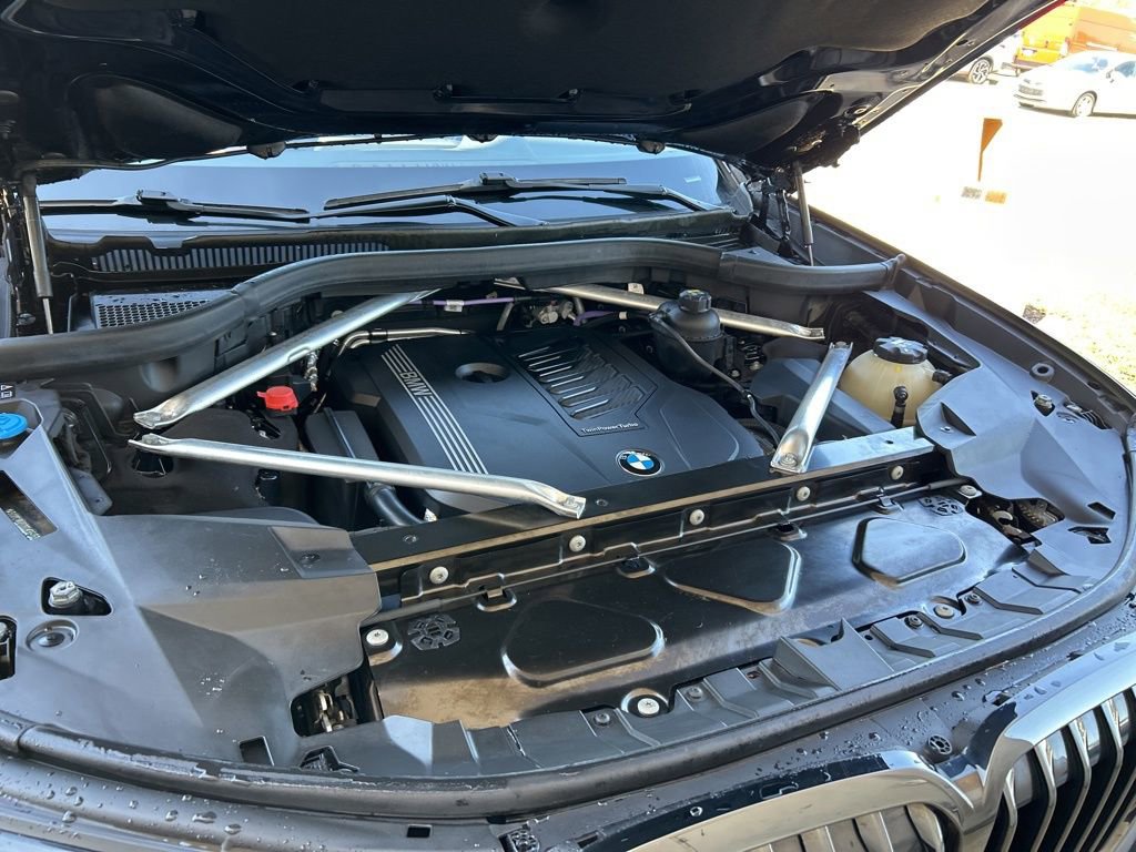 Used 2021 BMW X7 xDrive40i w/ M Sport Package image 9