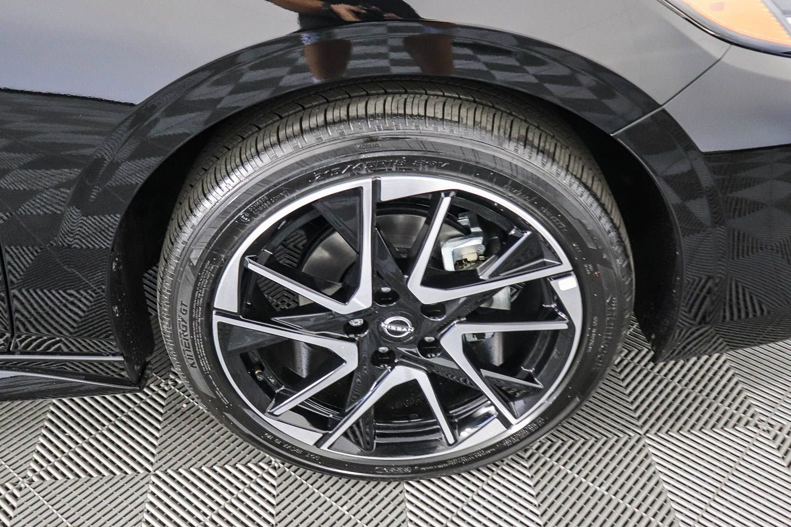 Used 2025 Nissan Sentra SR image 11