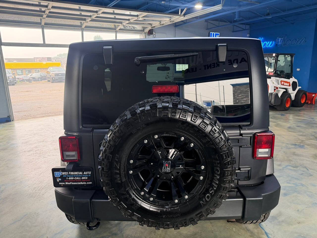 Used 2016 Jeep Wrangler Unlimited Sahara w/ Dual Top Group AWD/4WD image 11