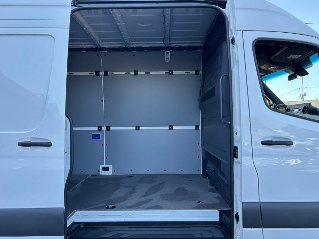 Used 2025 Mercedes-Benz Sprinter 2500 image 8