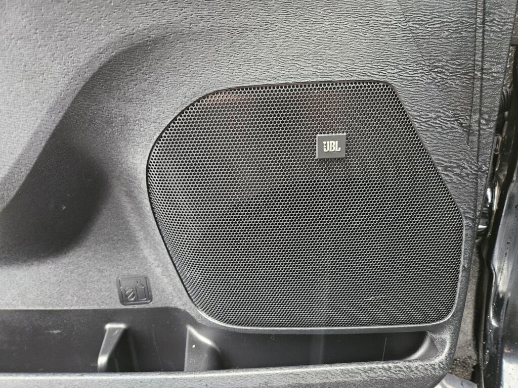 Used 2018 Toyota Sienna Limited image 21