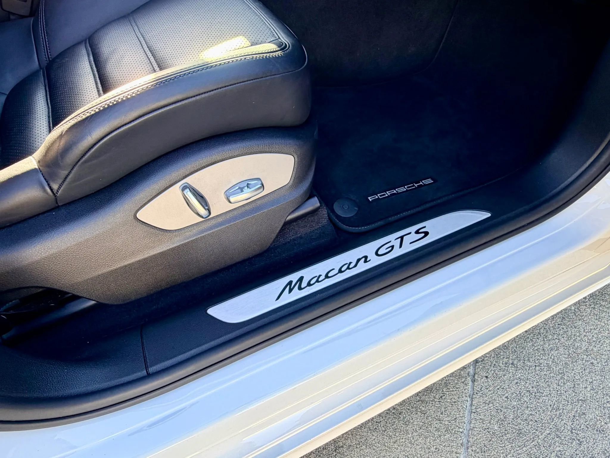 Used 2017 Porsche Macan GTS AWD/4WD image 23