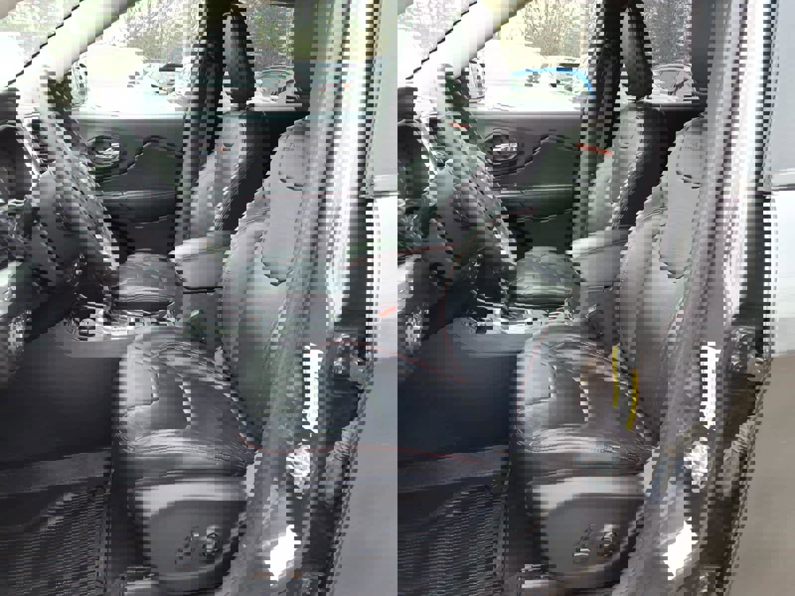 Used 2014 Jeep Cherokee Trailhawk w/ Technology Group image 17