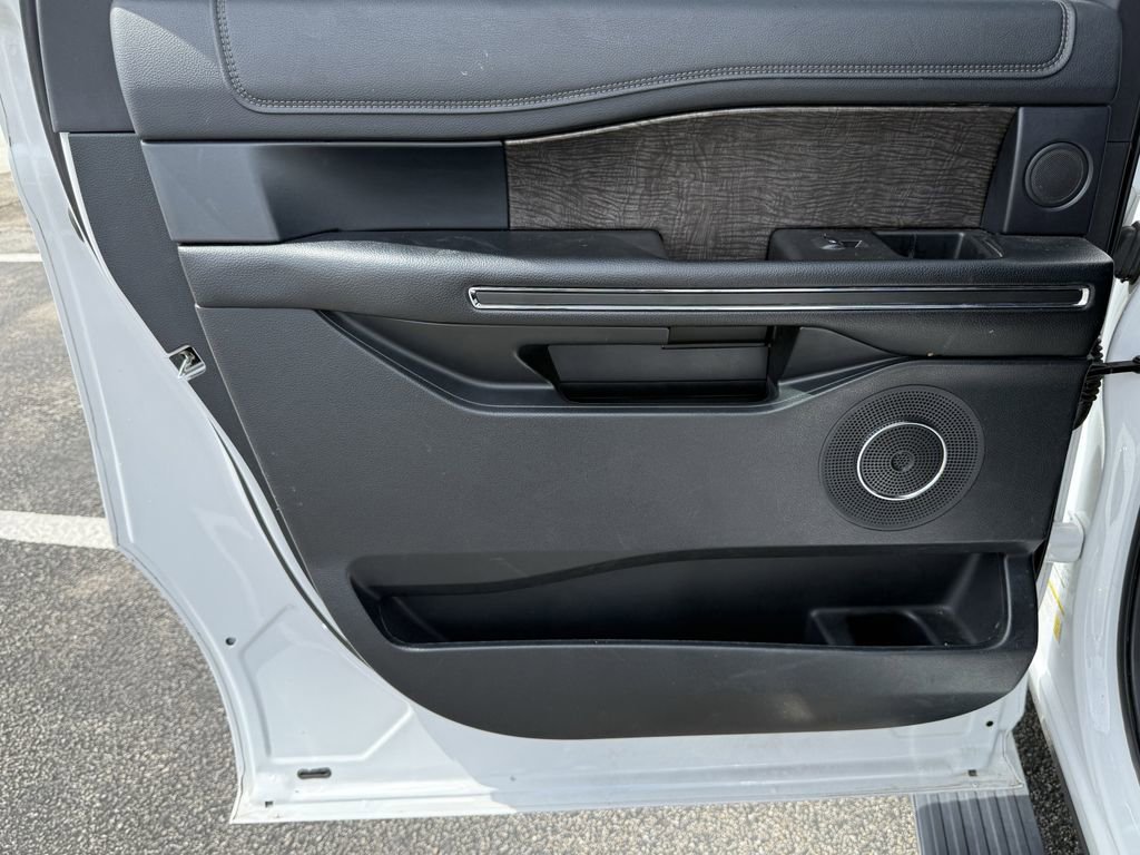 Used 2021 Ford Expedition Max Limited image 23