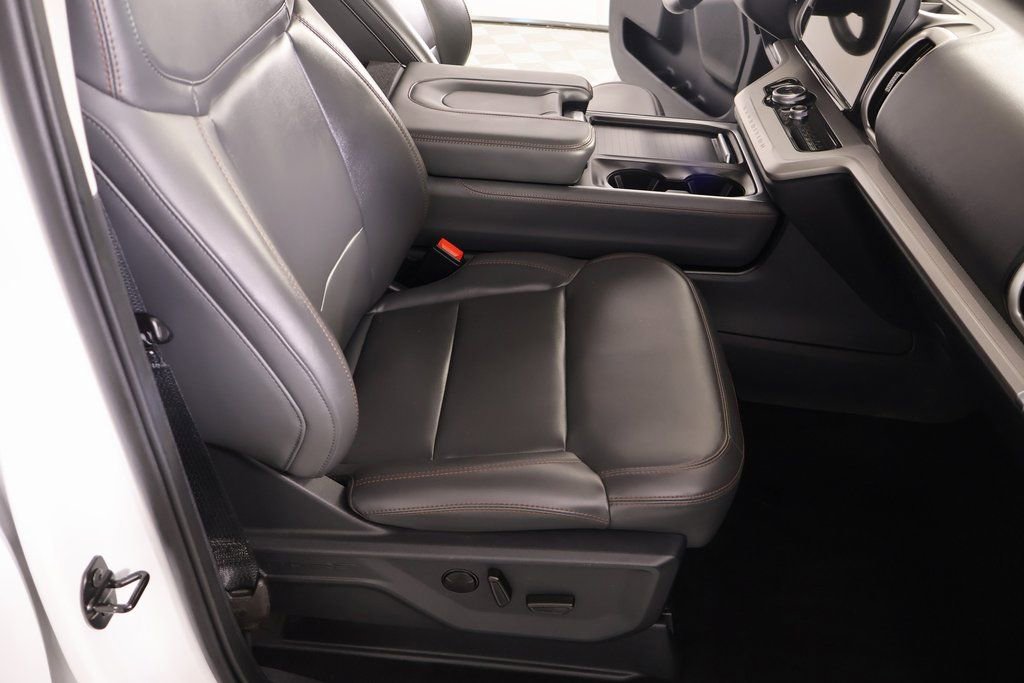 Used 2025 Ford Expedition Active image 14