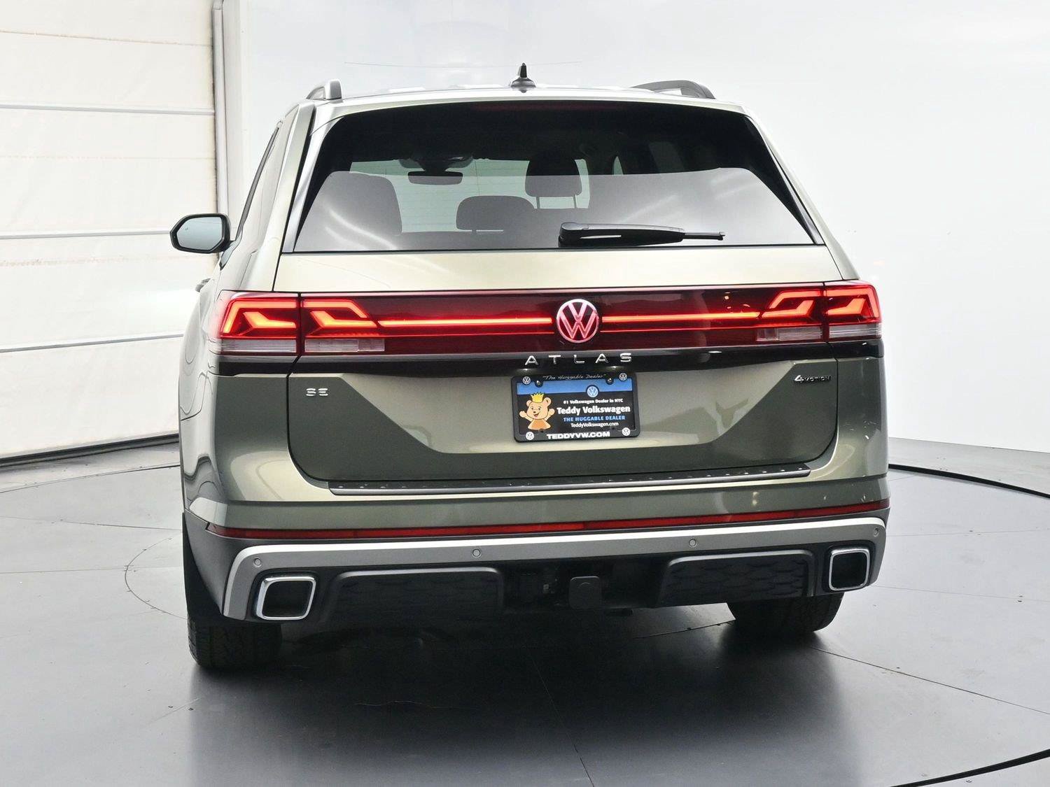 Used 2025 Volkswagen Atlas Peak Edition SE AWD/4WD image 29