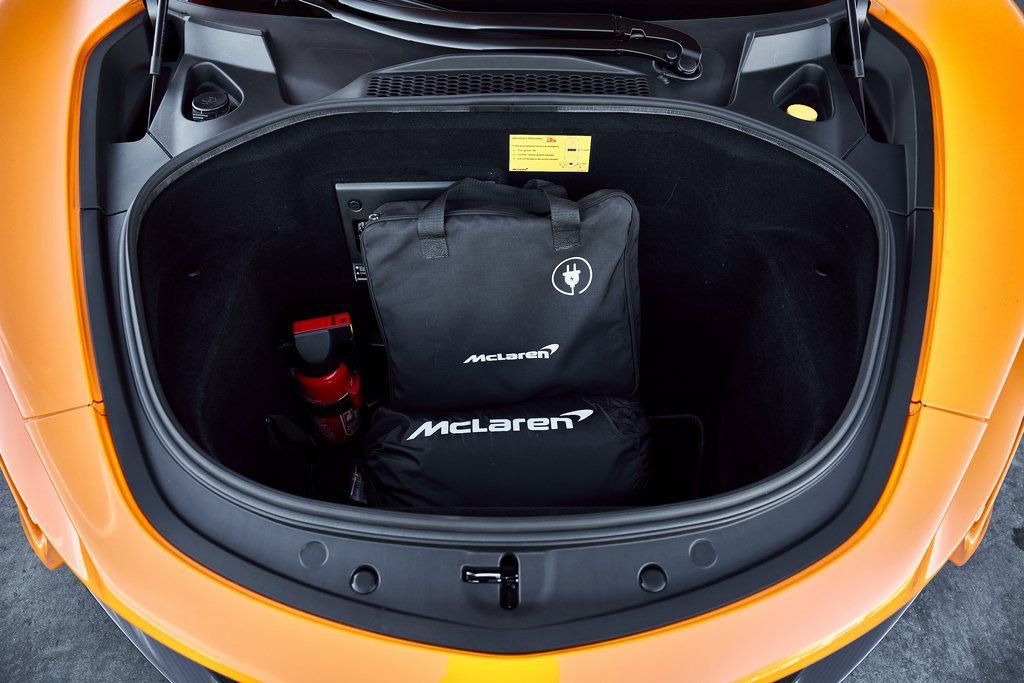 Used 2025 McLaren Artura Spider RWD image 27