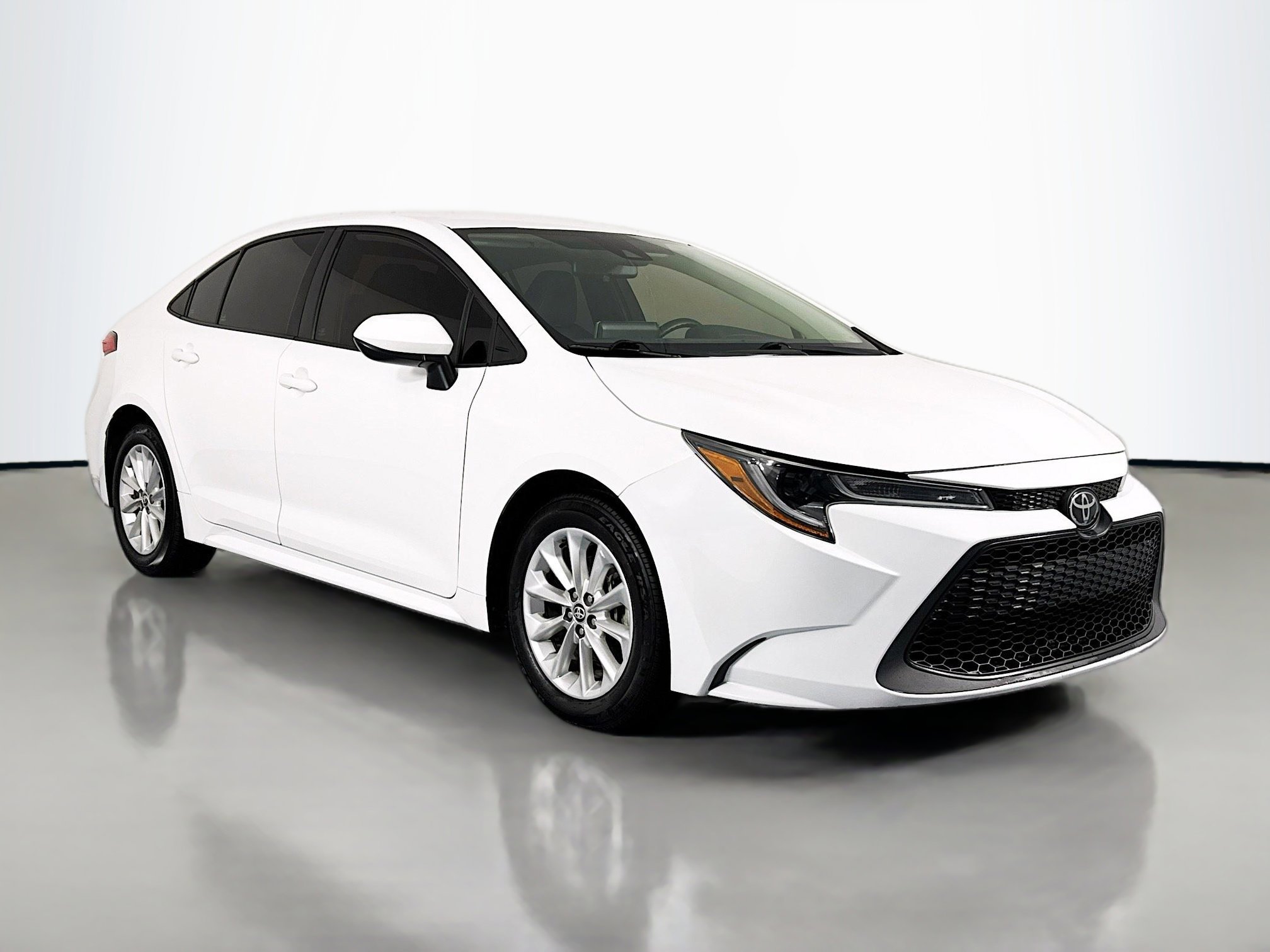 Used 2021 Toyota Corolla LE w/ LE Convenience Package image 3