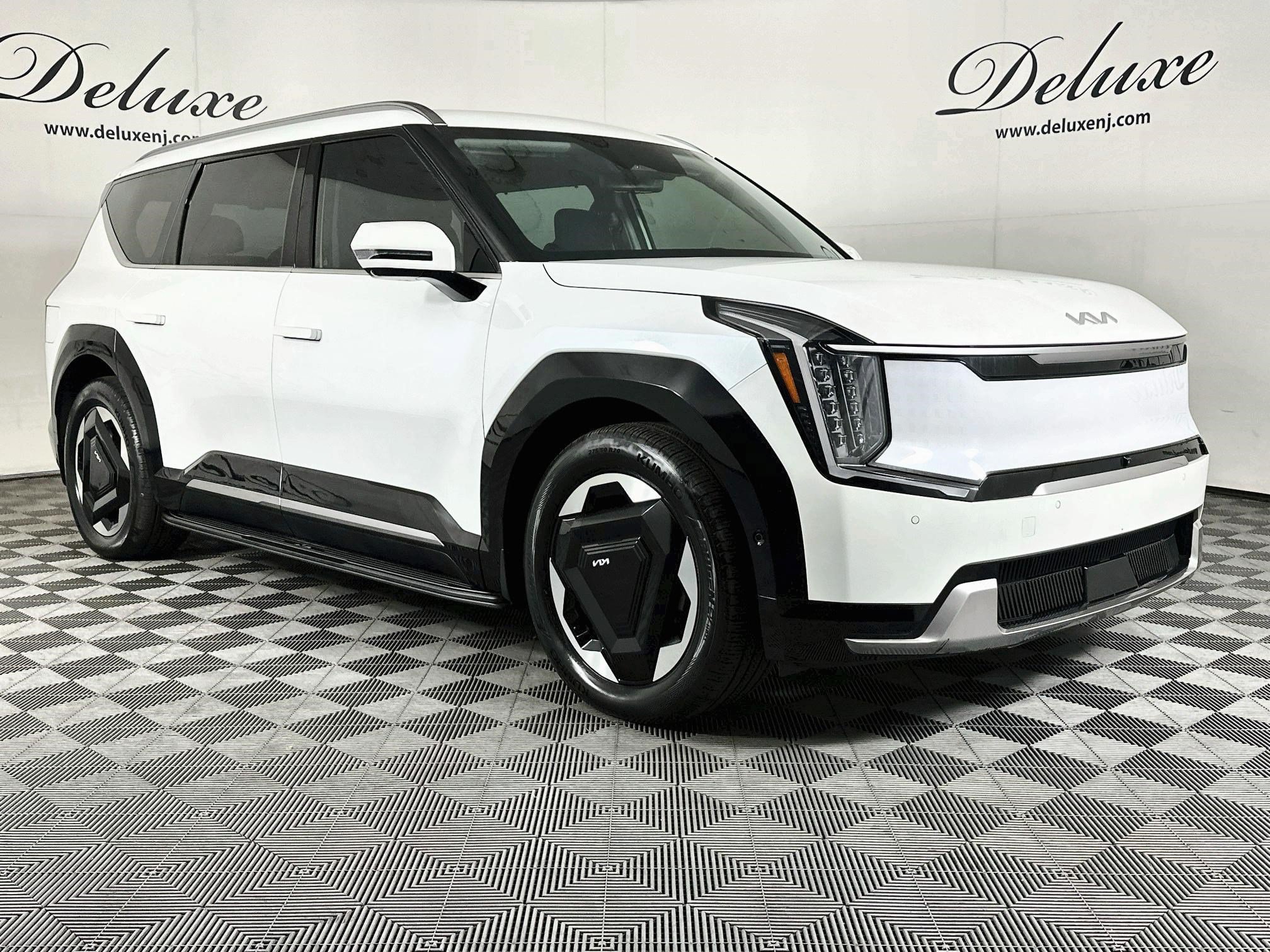 Used 2024 Kia EV9 Land AWD/4WD image 1