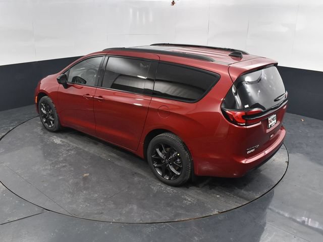 New 2026 Chrysler Pacifica Select AWD/4WD image 41