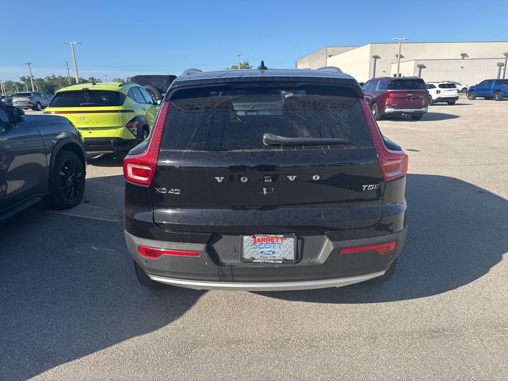 Used 2019 Volvo XC40 T5 Momentum image 5