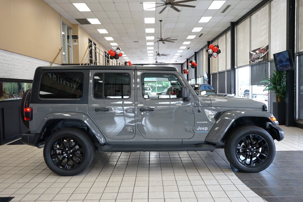 Used 2023 Jeep Wrangler Unlimited Sahara w/ Cold Weather Group AWD/4WD image 19