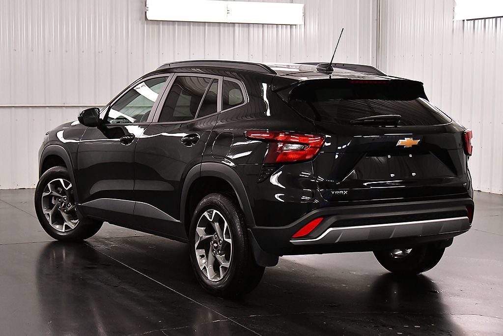 Used 2024 Chevrolet Trax LT w/ Driver Confidence Package FWD image 5