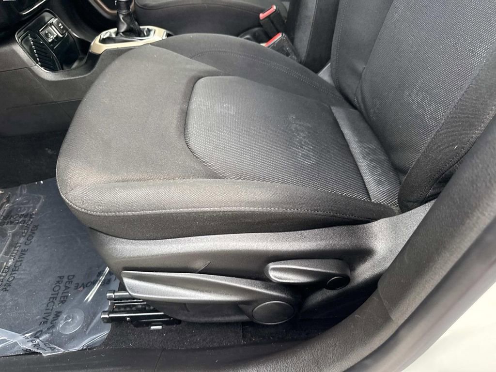 Used 2015 Jeep Renegade Latitude image 18