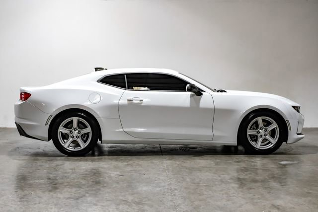 Used 2023 Chevrolet Camaro LT RWD image 10