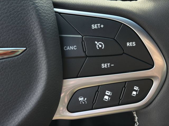 New 2026 Chrysler Pacifica Select FWD image 25