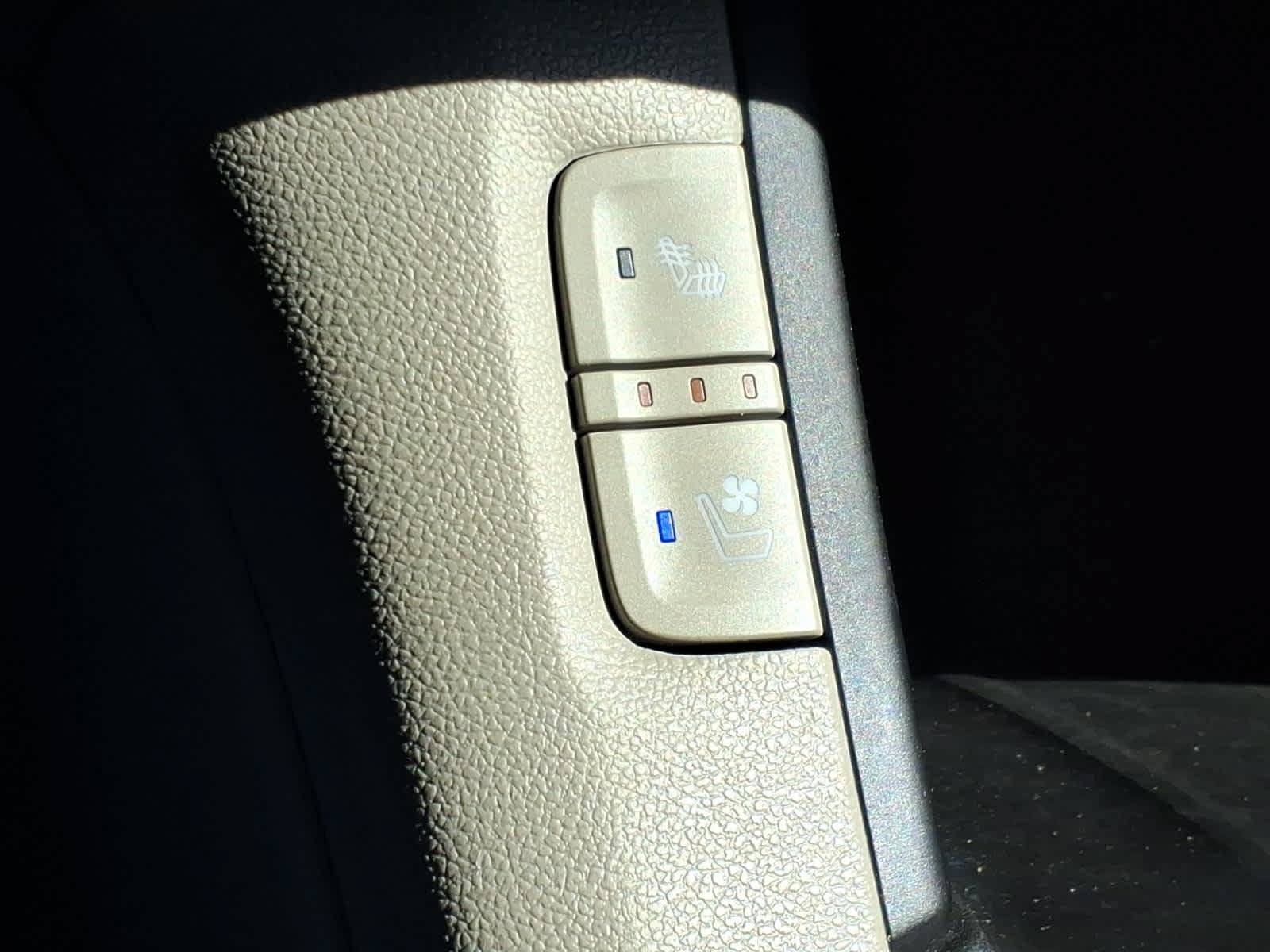 Certified 2019 GMC Acadia Denali w/ Technology Package FWD image 12