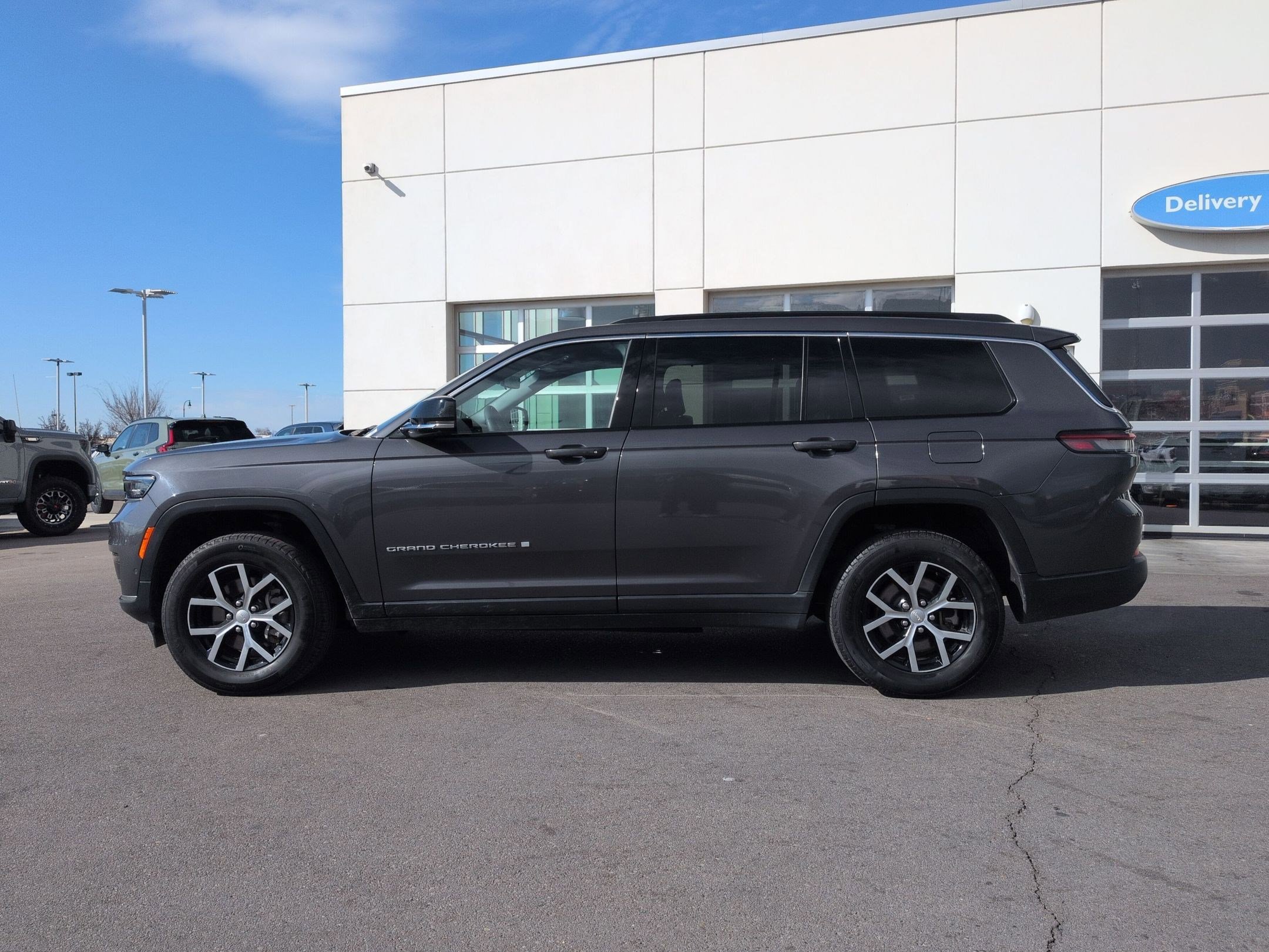 Used 2024 Jeep Grand Cherokee L Limited w/ Luxury Tech Group II image 10