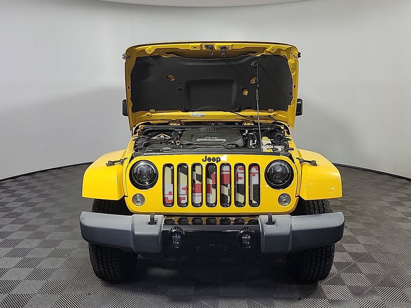Used 2015 Jeep Wrangler Unlimited Sahara AWD/4WD image 12