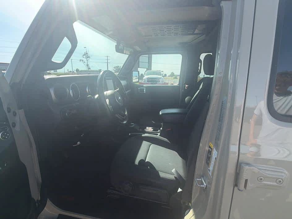 Used 2020 Jeep Gladiator Sport w/ Quick Order Package 24S AWD/4WD image 12