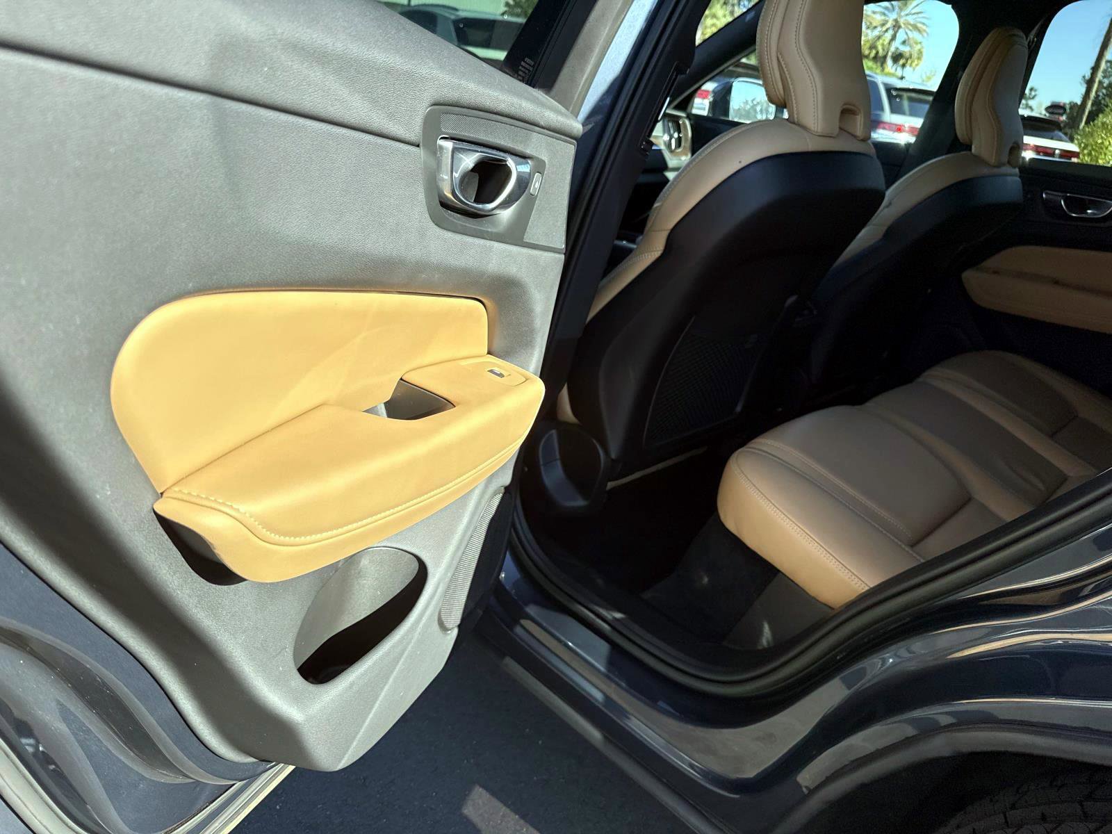 Used 2022 Volvo XC60 B5 Inscription w/ Advanced Package image 16