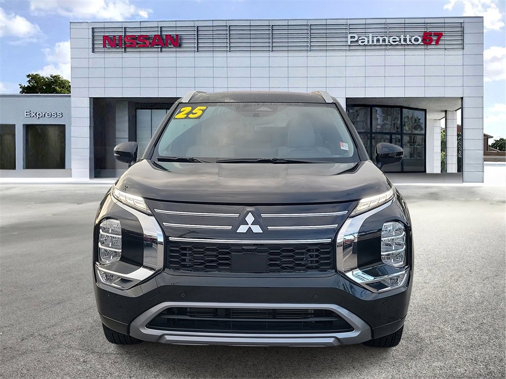 Used 2025 Mitsubishi Outlander SEL image 2