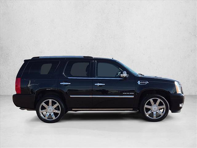 Used 2014 Cadillac Escalade Luxury RWD image 4