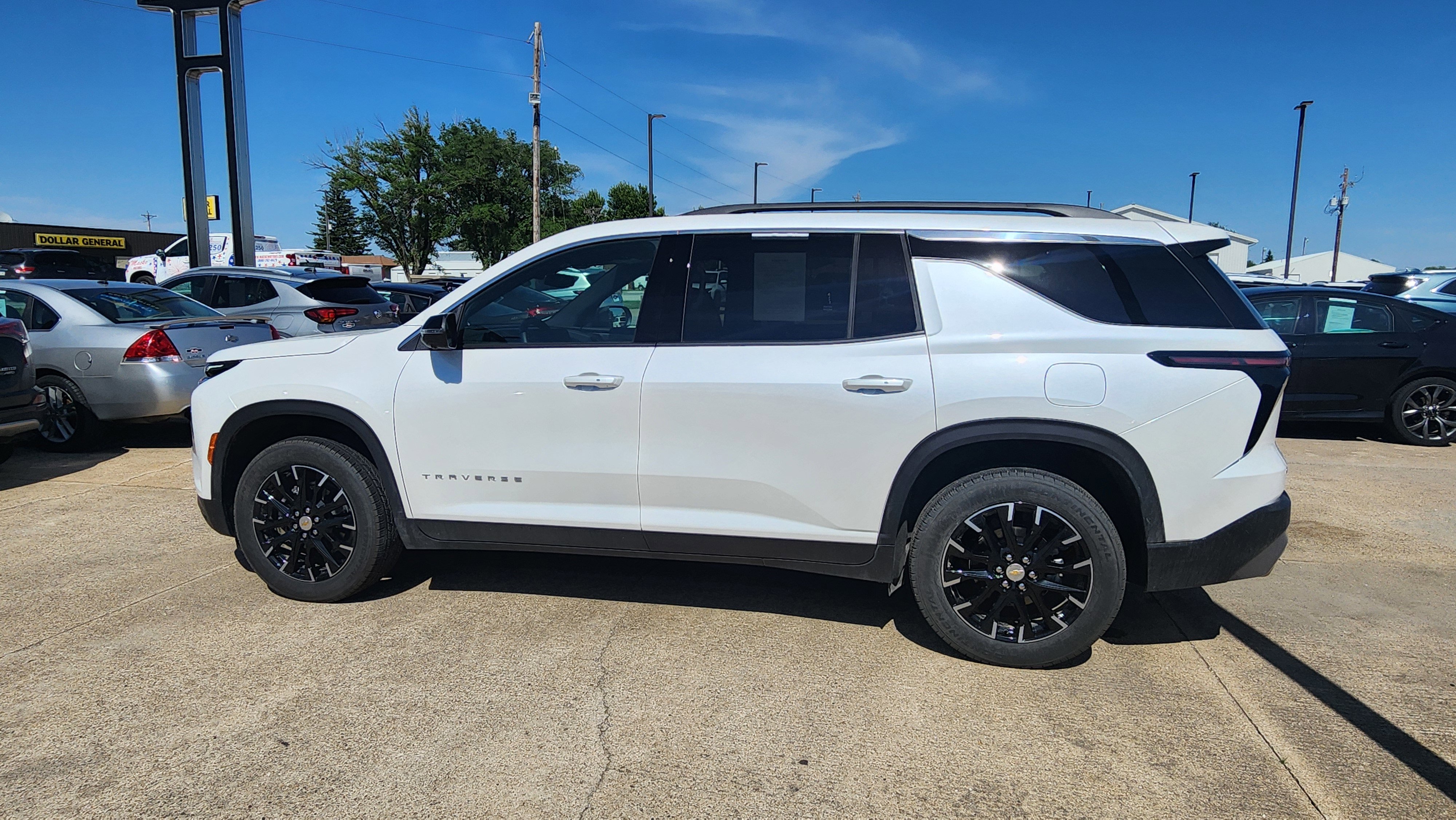 Used 2025 Chevrolet Traverse LT w/ Sun and Wheel Package AWD/4WD image 8