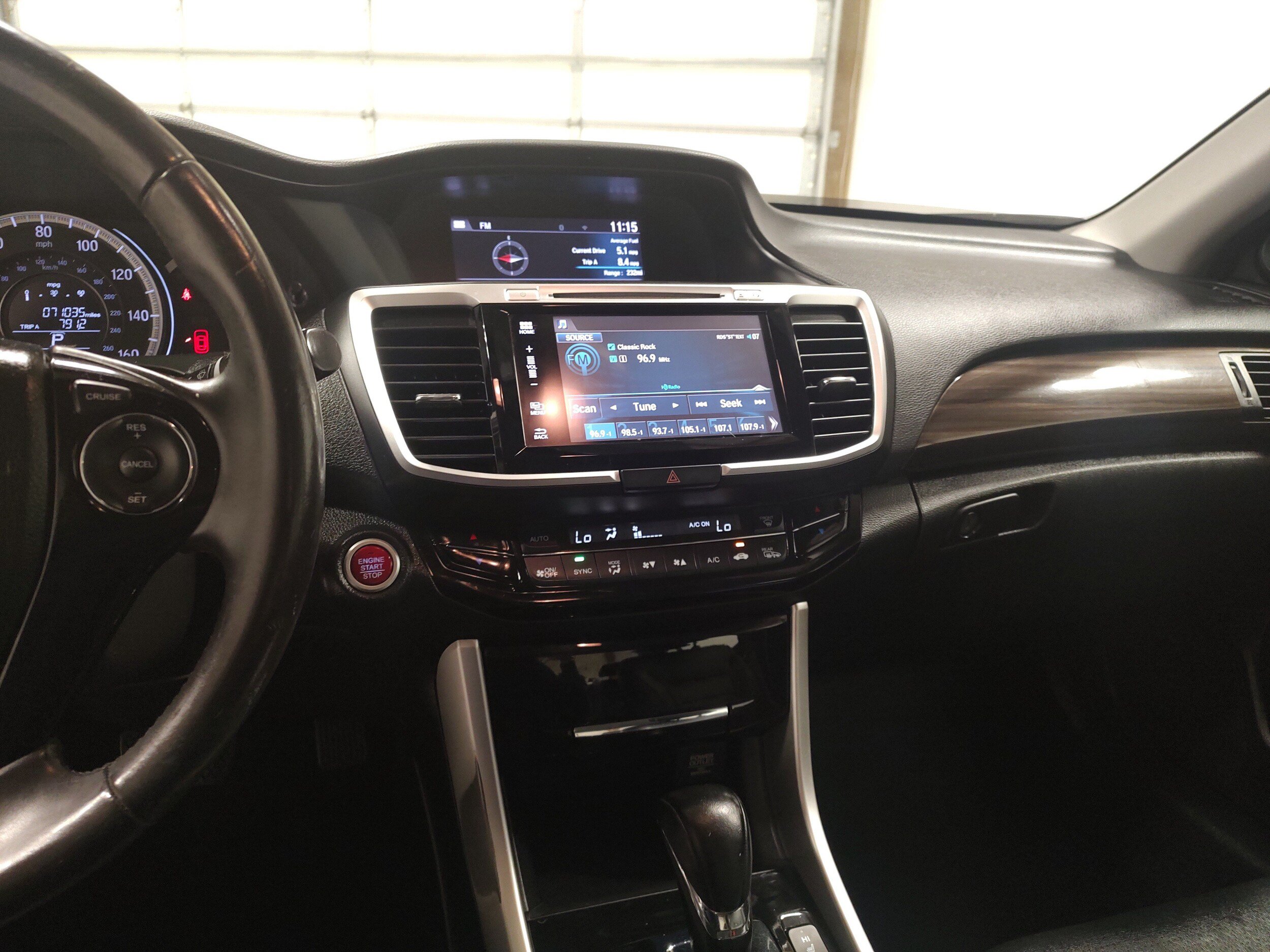 Used 2017 Honda Accord EX-L image 7