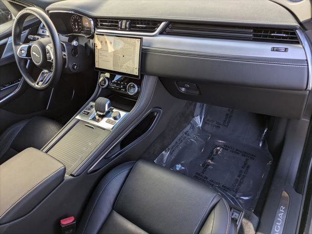 Used 2024 Jaguar F-PACE R-Dynamic S image 31