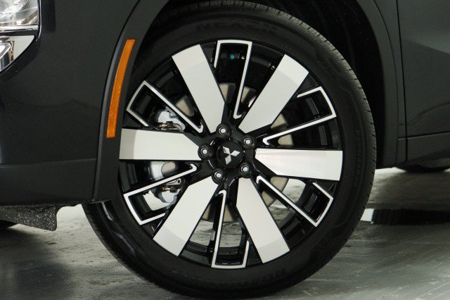 New 2026 Mitsubishi Outlander SE FWD image 3