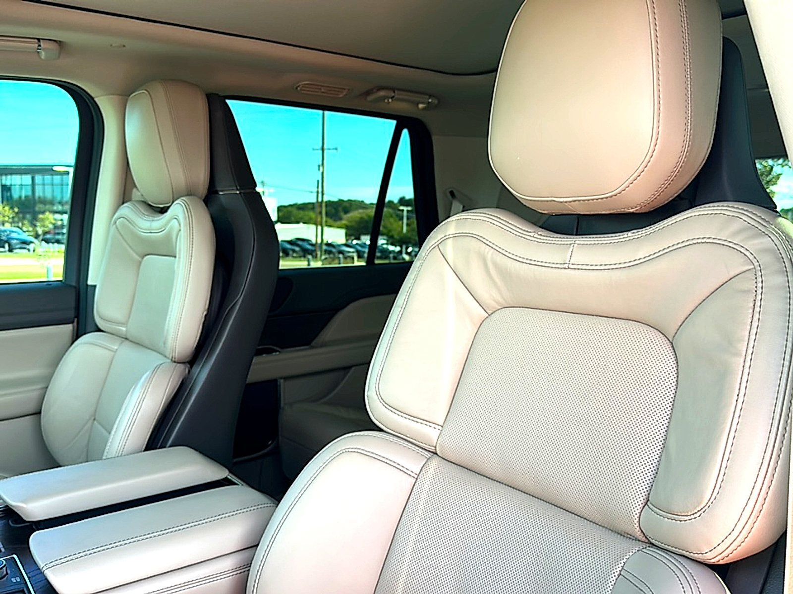 Used 2022 Lincoln Navigator Reserve RWD image 14