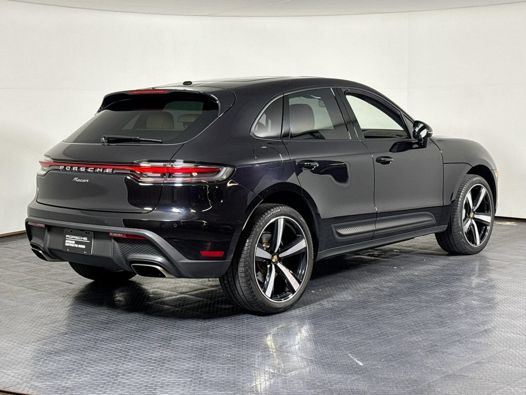 Certified 2024 Porsche Macan AWD/4WD image 7