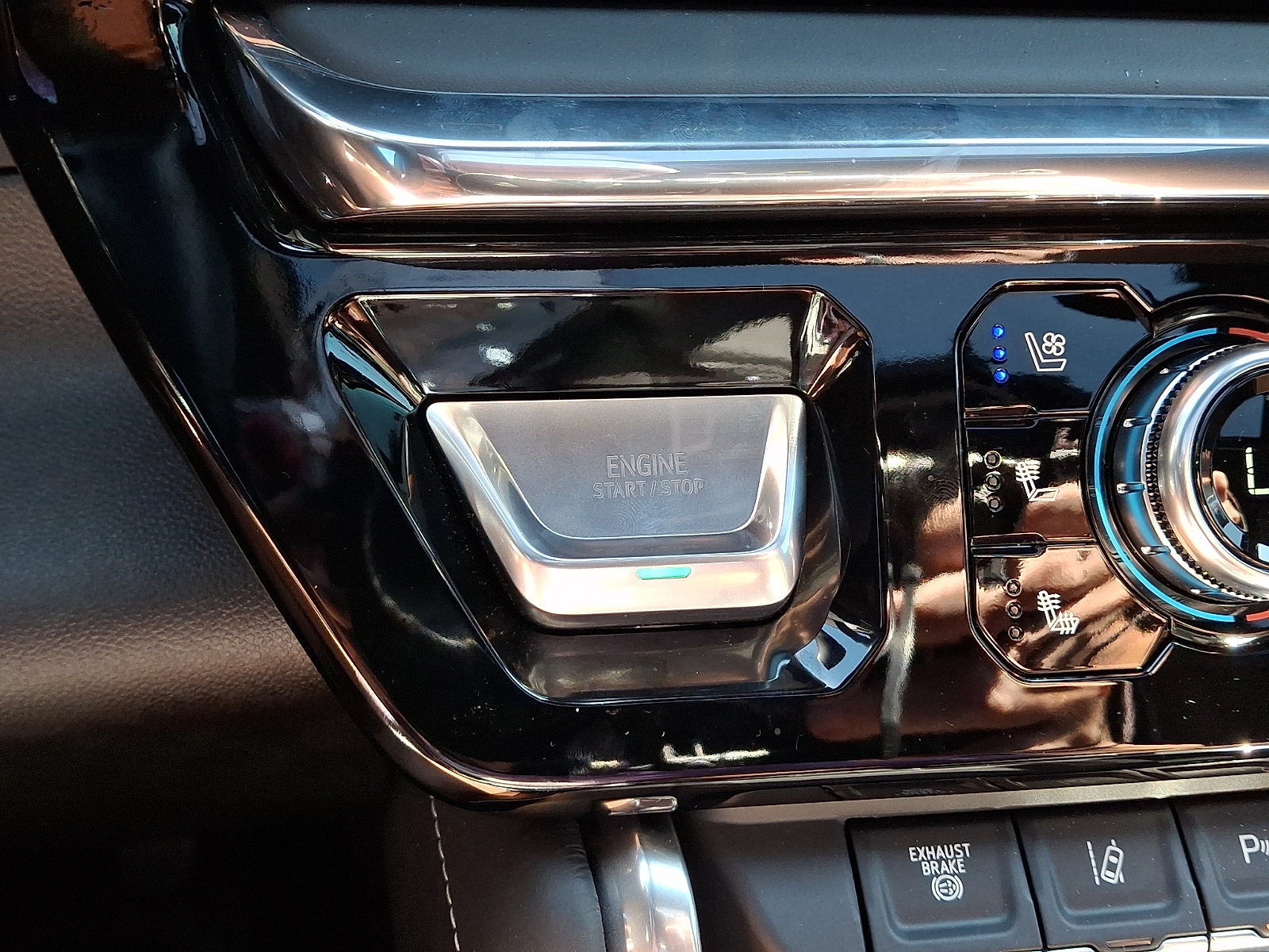 Certified 2025 GMC Sierra 2500 Denali Ultimate AWD/4WD image 26