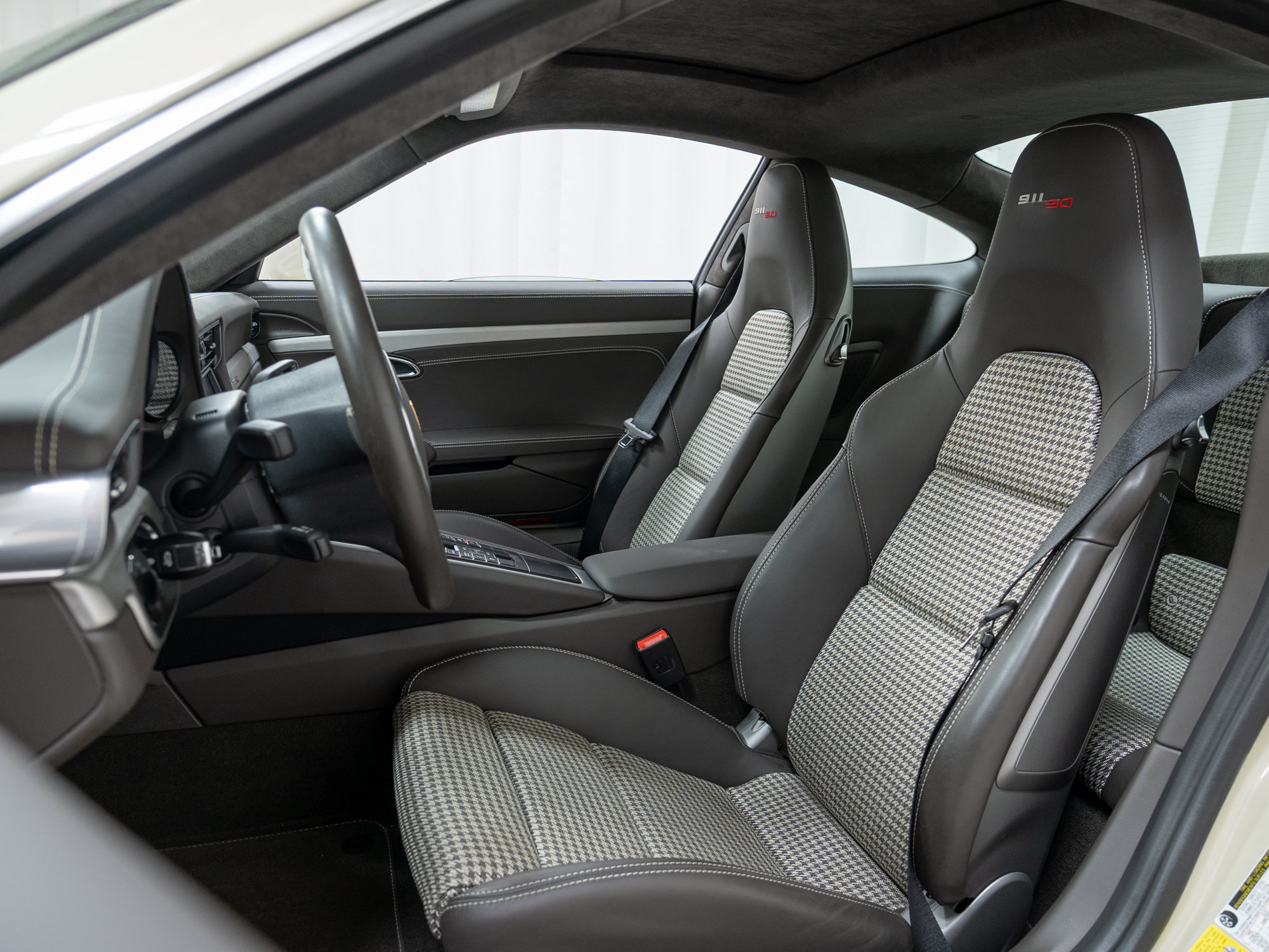 Certified 2014 Porsche 911 50th Anniversary Edition RWD image 21