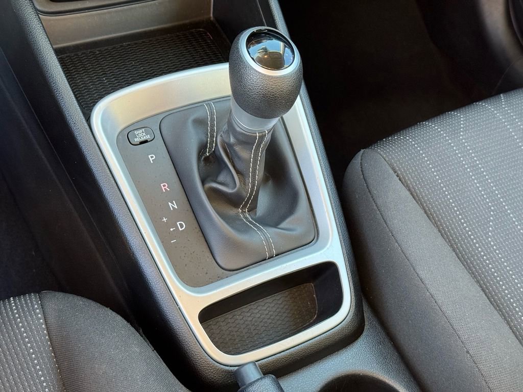 Used 2024 Hyundai Venue SE image 30