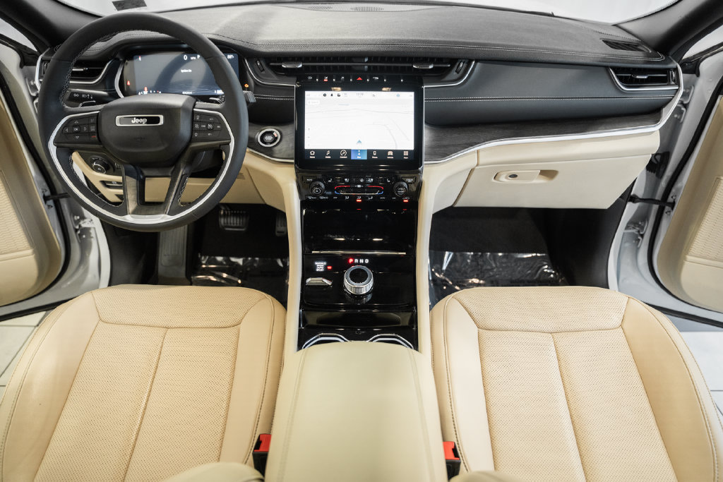 Certified 2023 Jeep Grand Cherokee L Limited w/ Luxury Tech Group II AWD/4WD image 22