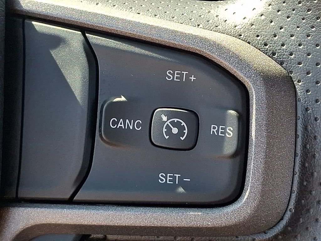 Used 2024 RAM 2500 Tradesman w/ Chrome Appearance Group image 19