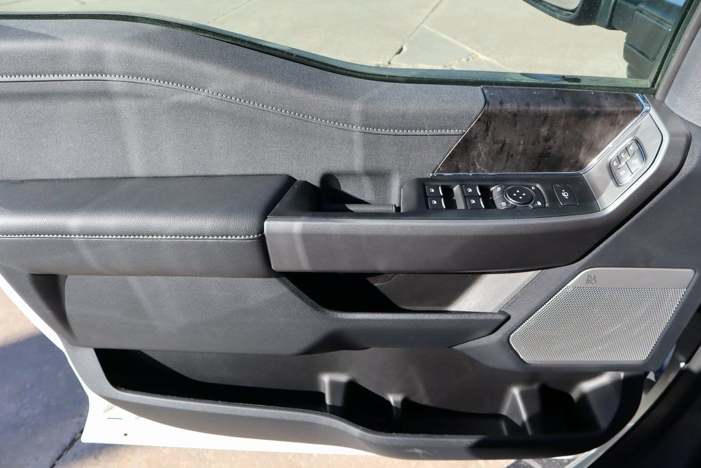 New 2026 Ford F250 Lariat w/ Black Appearance Package image 18