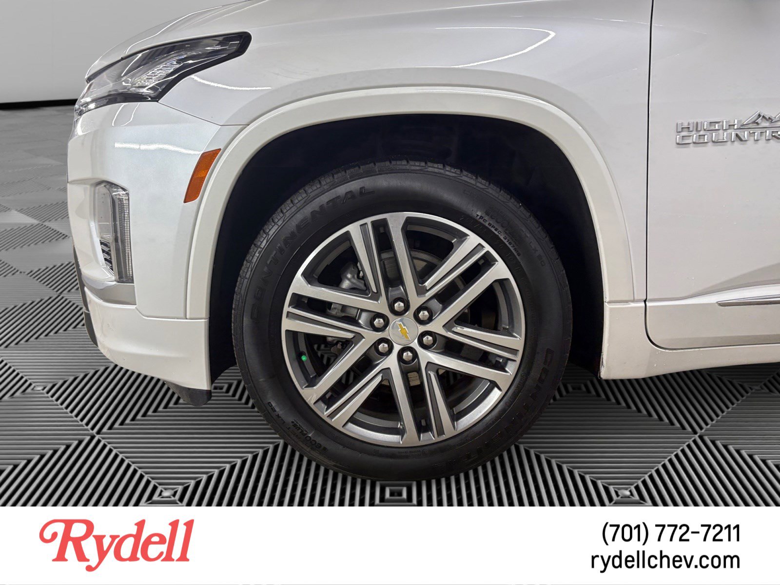 Used 2023 Chevrolet Traverse High Country AWD/4WD image 9