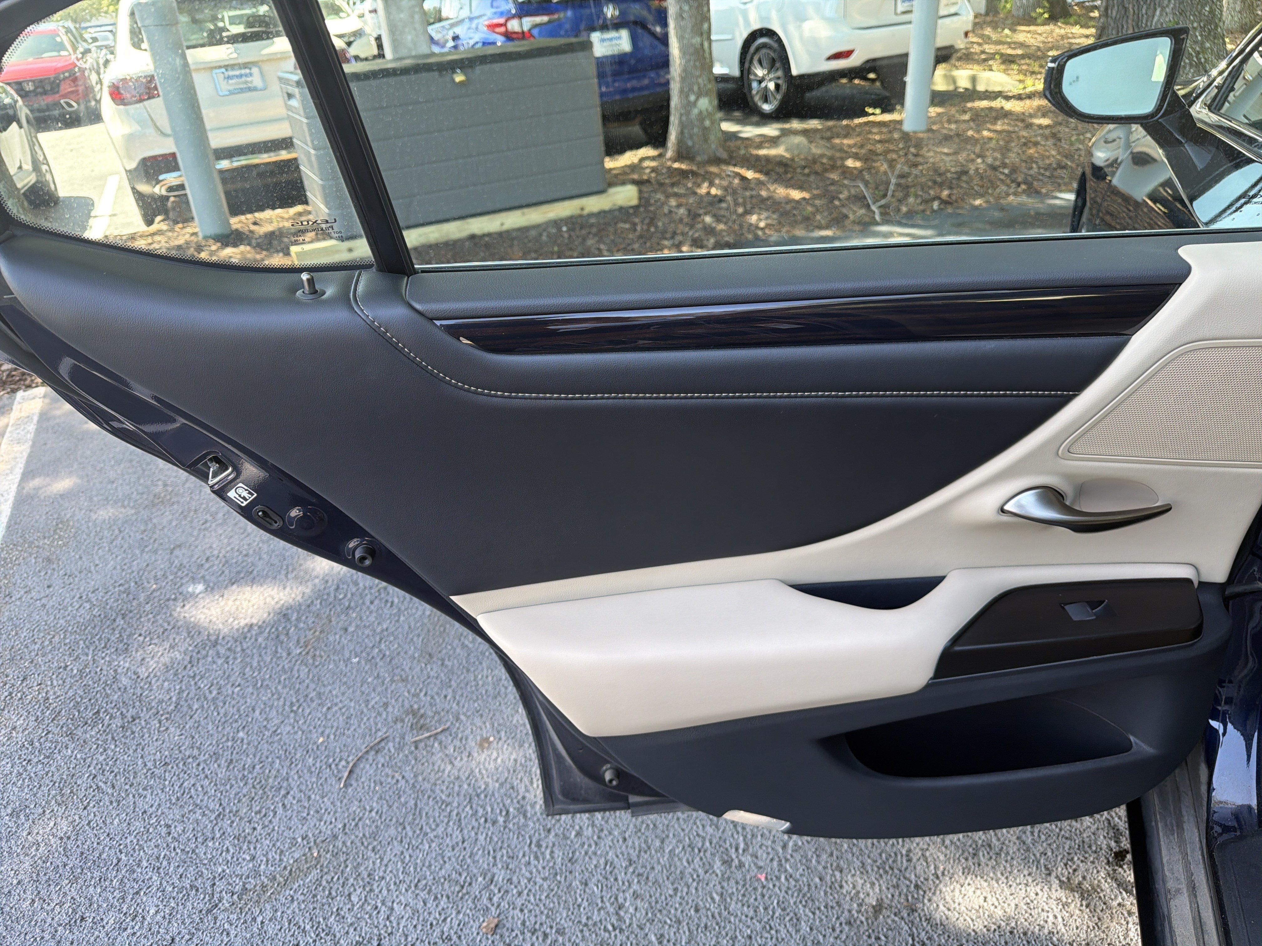 Used 2019 Lexus ES 350 w/ Premium Package FWD image 16